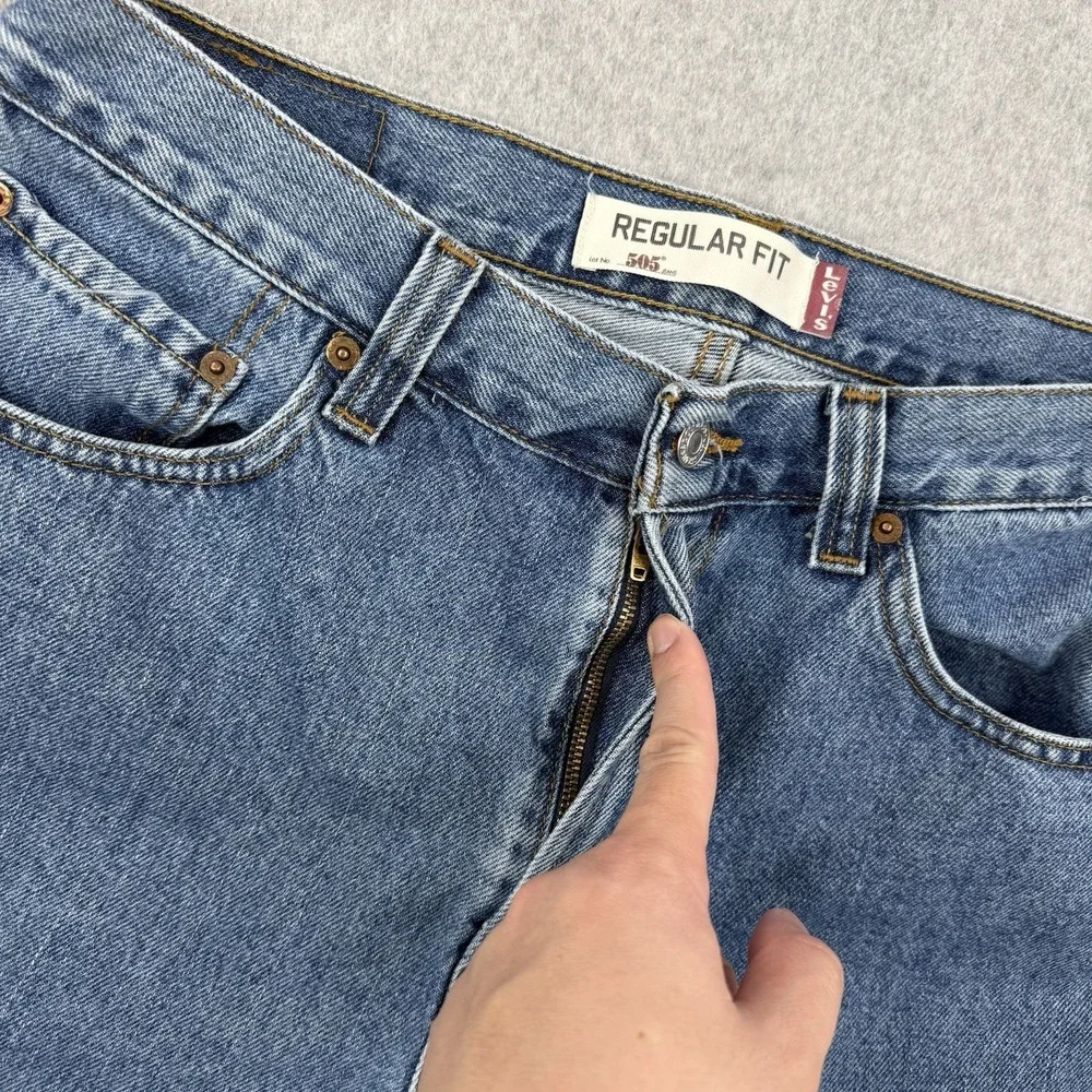 Vintage Levis Jeans Mens 34x30 Medium Wash 505 Regular‎ Straight Leg Denim Y2K
